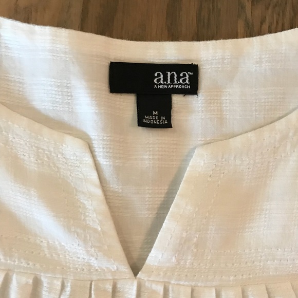 White Pleated Shell - Medium - Picture 3 of 4